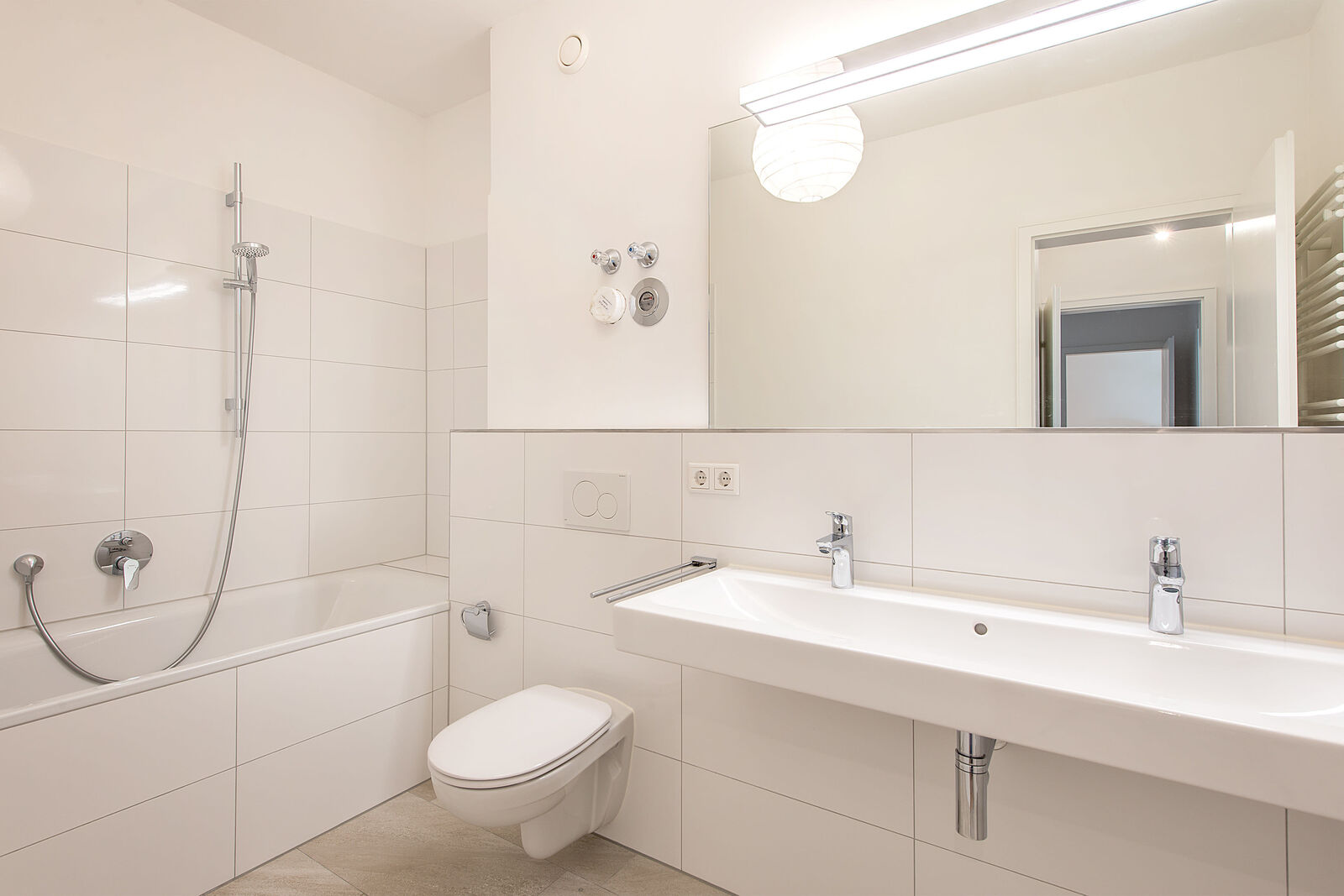 Neuwertiges Masterbad