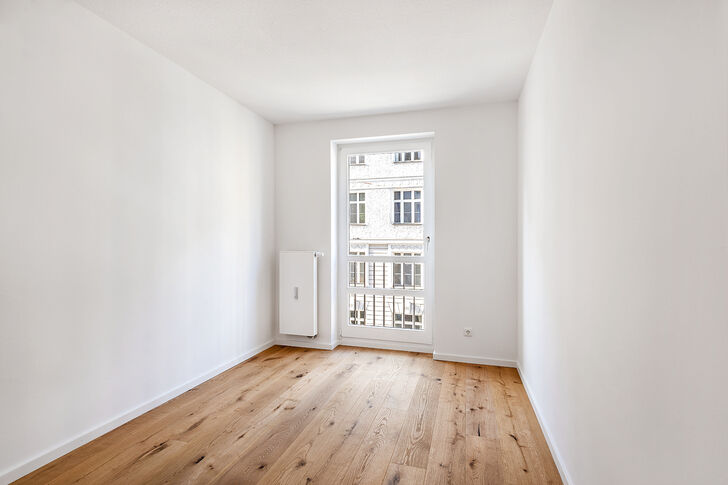 Kinderzimmer mit bodentiefen Fenster