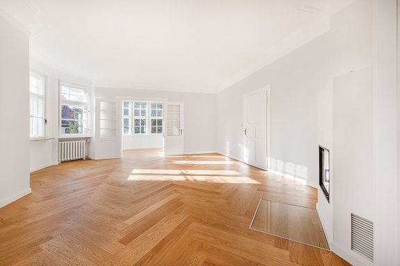 Kaminzimmer mit Erker