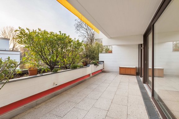 Sonnige Balkonterasse in Südwest-Ausrichtung