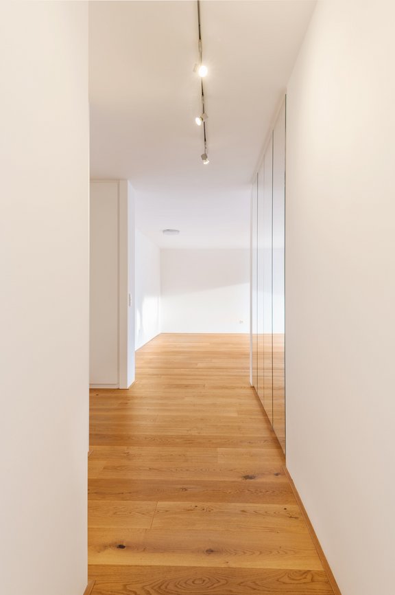 Flur mit hochwertigen Garderobeneinbauten