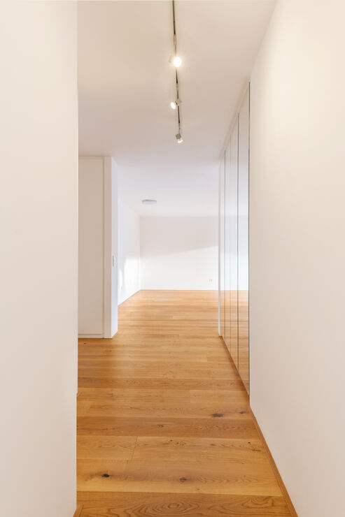 Flur mit hochwertigen Garderobeneinbauten