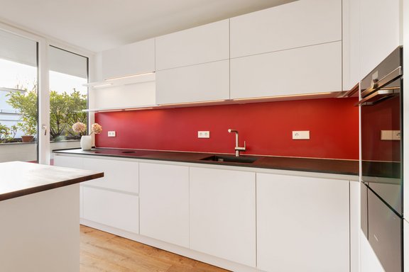 Zeitlose Schreiner-Einbauküche