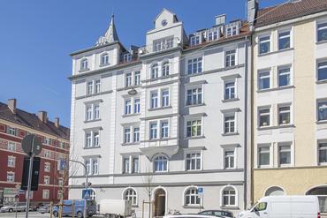 Stilvoll renovierte, sonnige 6-Zimmer-Altbauwohnung in denkmalgeschütztem Haus