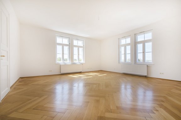 Großzügiges und helles Zimmer