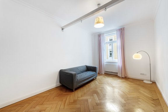 Freundliches Kinder- bzw. Gäste-/Arbeitszimmer