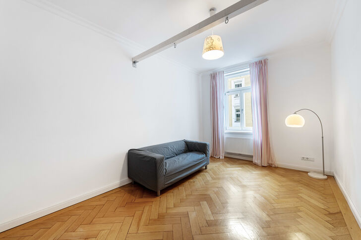 Freundliches Kinder- bzw. Gäste-/Arbeitszimmer
