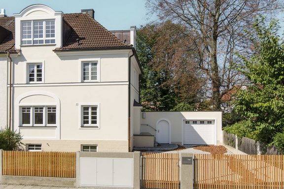 Hausansicht (Herbst)