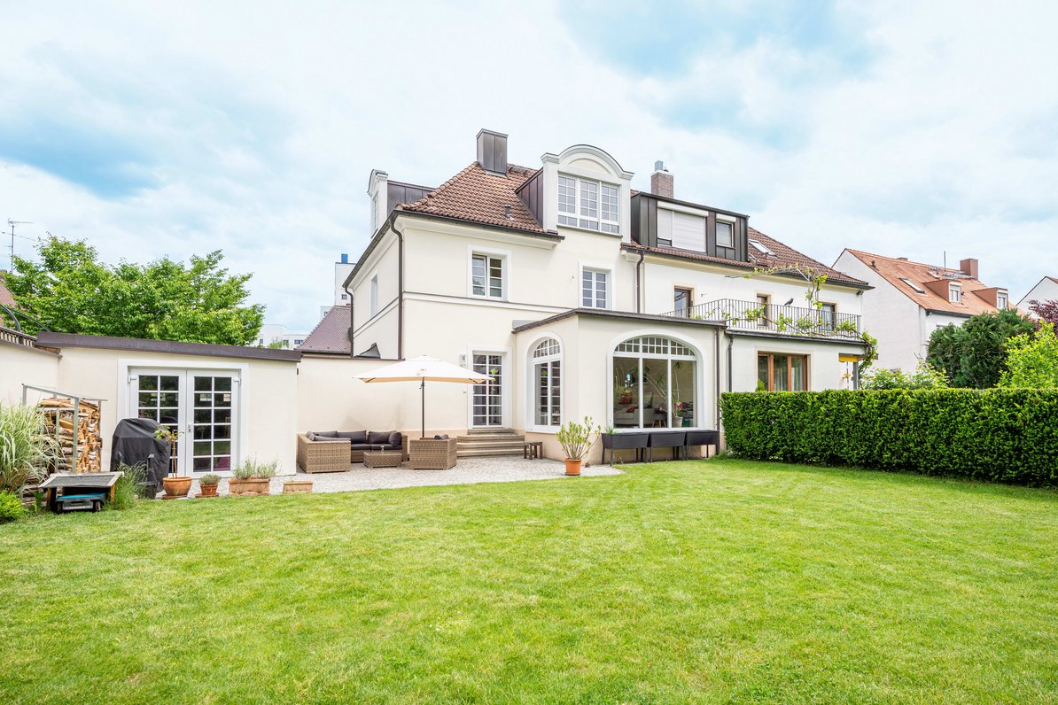 House view with garden