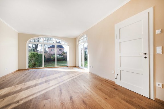 Lichterfülltes Wohnzimmer