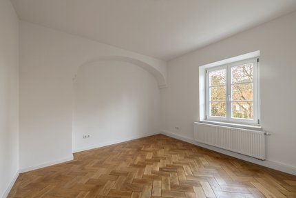 Nische mit Rundbogen