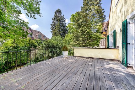 Großzügige Dachterrasse im Obergeschoss