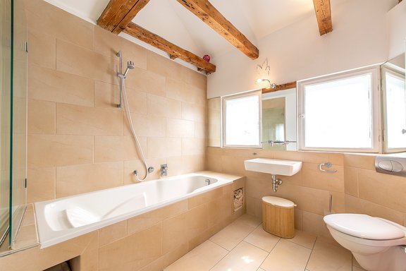 Badezimmer im Dachgeschoss