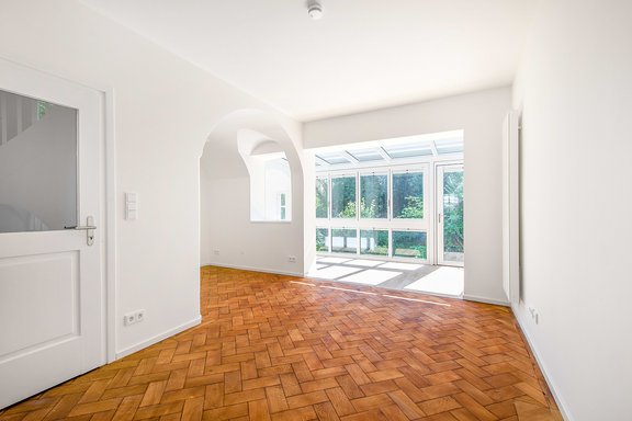 Wohnzimmer mit Wintergarten