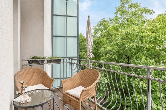 Balcony with view into the green