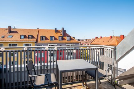 Westbalkon mit Blick über die Dächer Schwabings