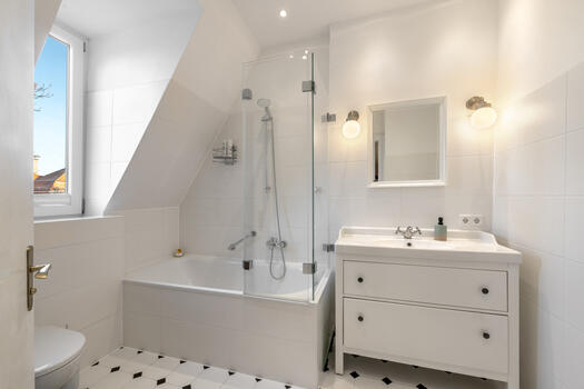 Comfortable daylight bathroom