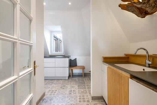 Kitchen with made-to-measure fittings