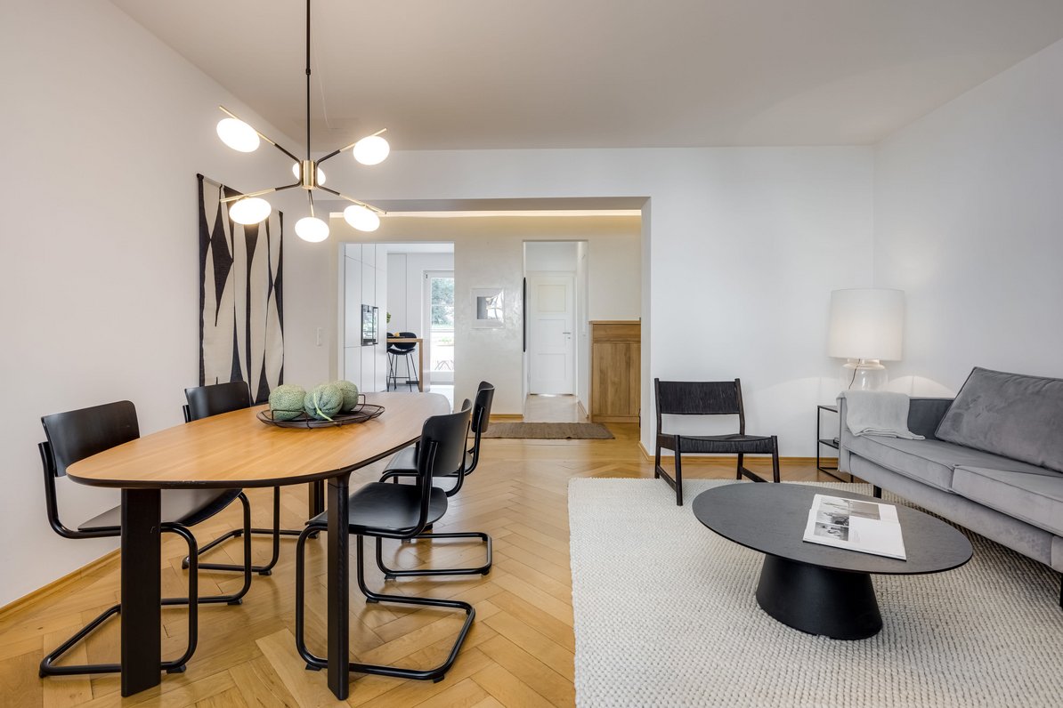With style and elegance: 3-room apartment with the charm of an old building