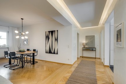 Eine Lichtvoute setzt den Flur in Szene