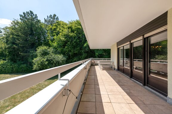 Surrounding terrace