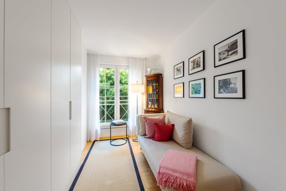 Ankleide mit Maßeinbauten