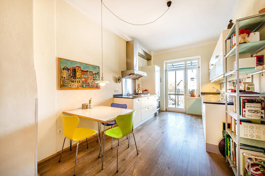 Kitchen with access to the loggia