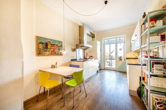 Kitchen with access to the loggia