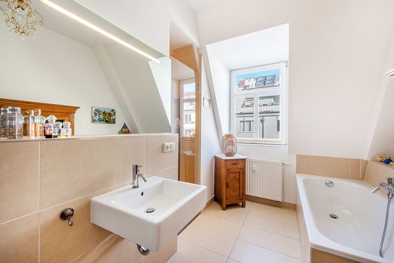 Badezimmer mit Wanne