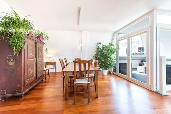 Lichterfüllter Wohn-/Essbereich