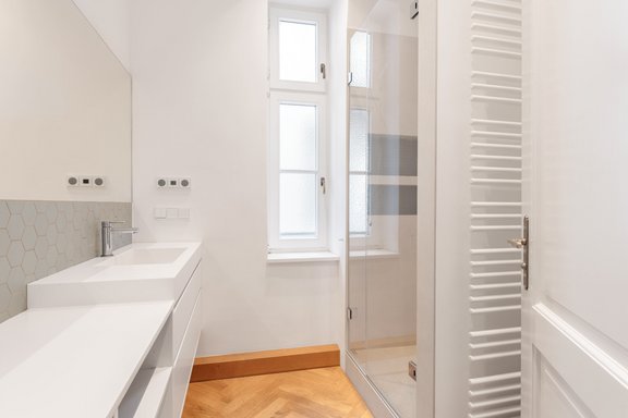 Daylight shower bath