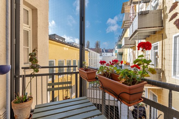 East balcony to the inner courtyard