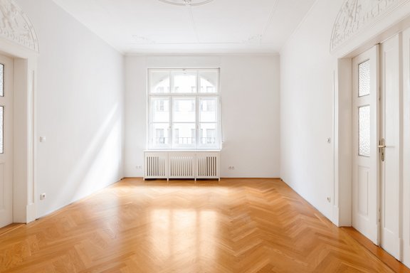 Room heights up to approx. 3.29 m