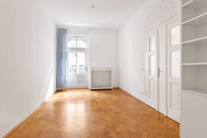 Kinderzimmer mit Balkonzugang