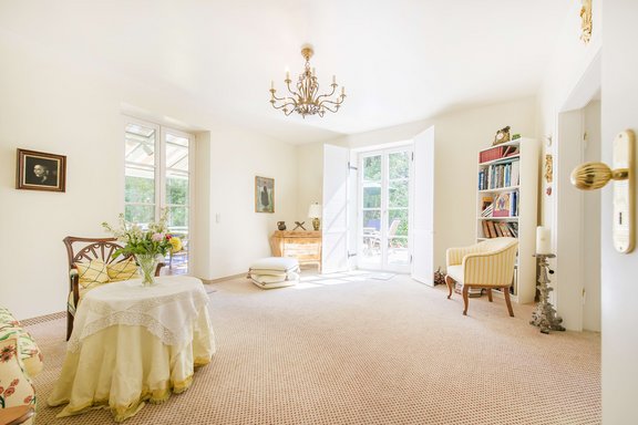 Attractive living area