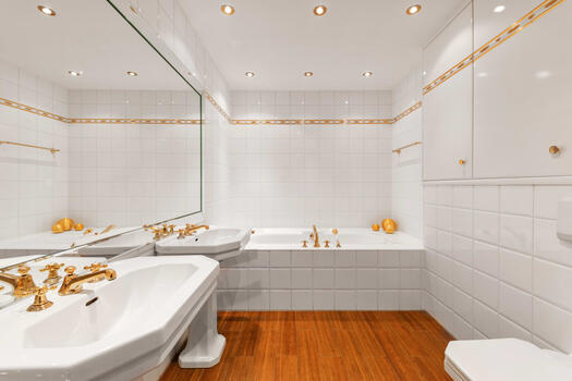 Vintage-style bathroom