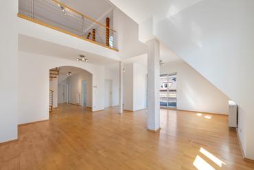 Stylish apartment in an old building with 4 rooms and roof terrace