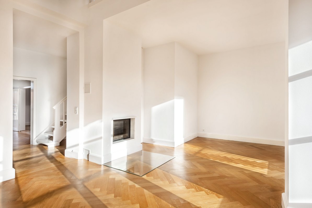 Living/dining room with a fireplace