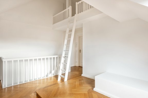 Galeriebereich mit Lesekoje