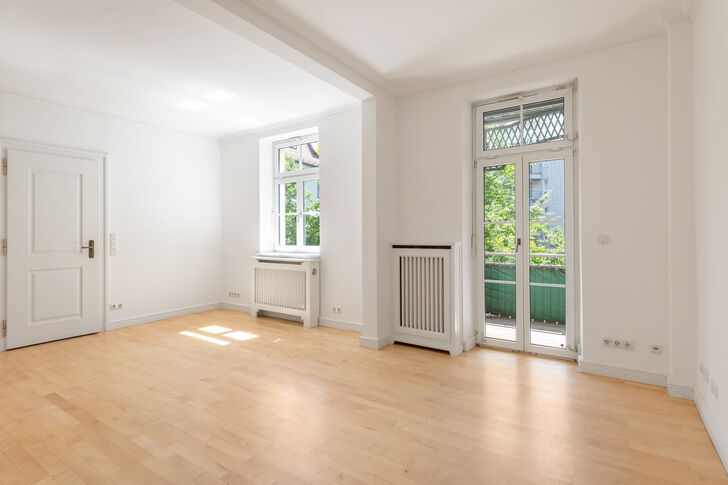Kinderzimmer mit Zugang zum Balkon