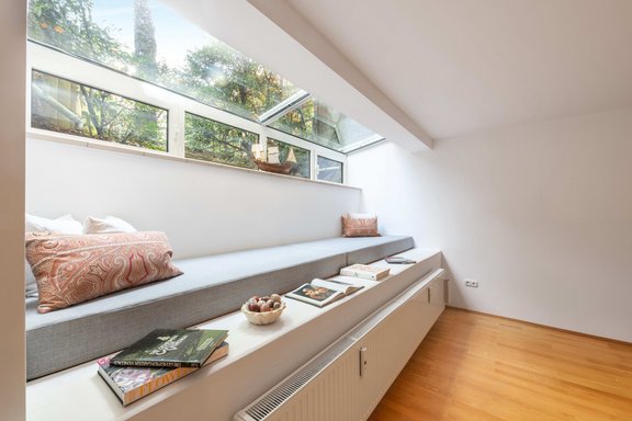 Gepolsterte Fenster-Sitzbank