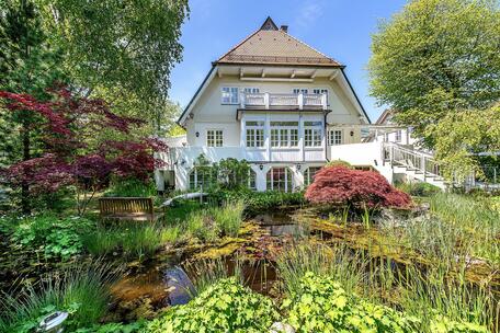 Stilvolle Maisonette-Wohnung mit Haus-im-Haus-Charakter und Traumgarten