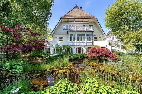 Stilvolle Maisonette-Wohnung mit Traumgarten in Gautinger Bestlage