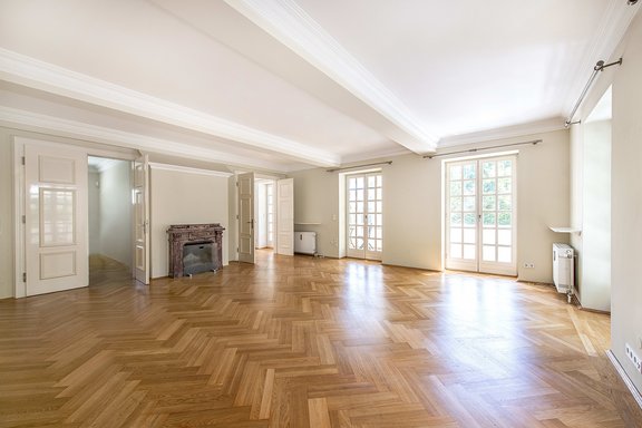 Wohnbereich mit offenem Kamin