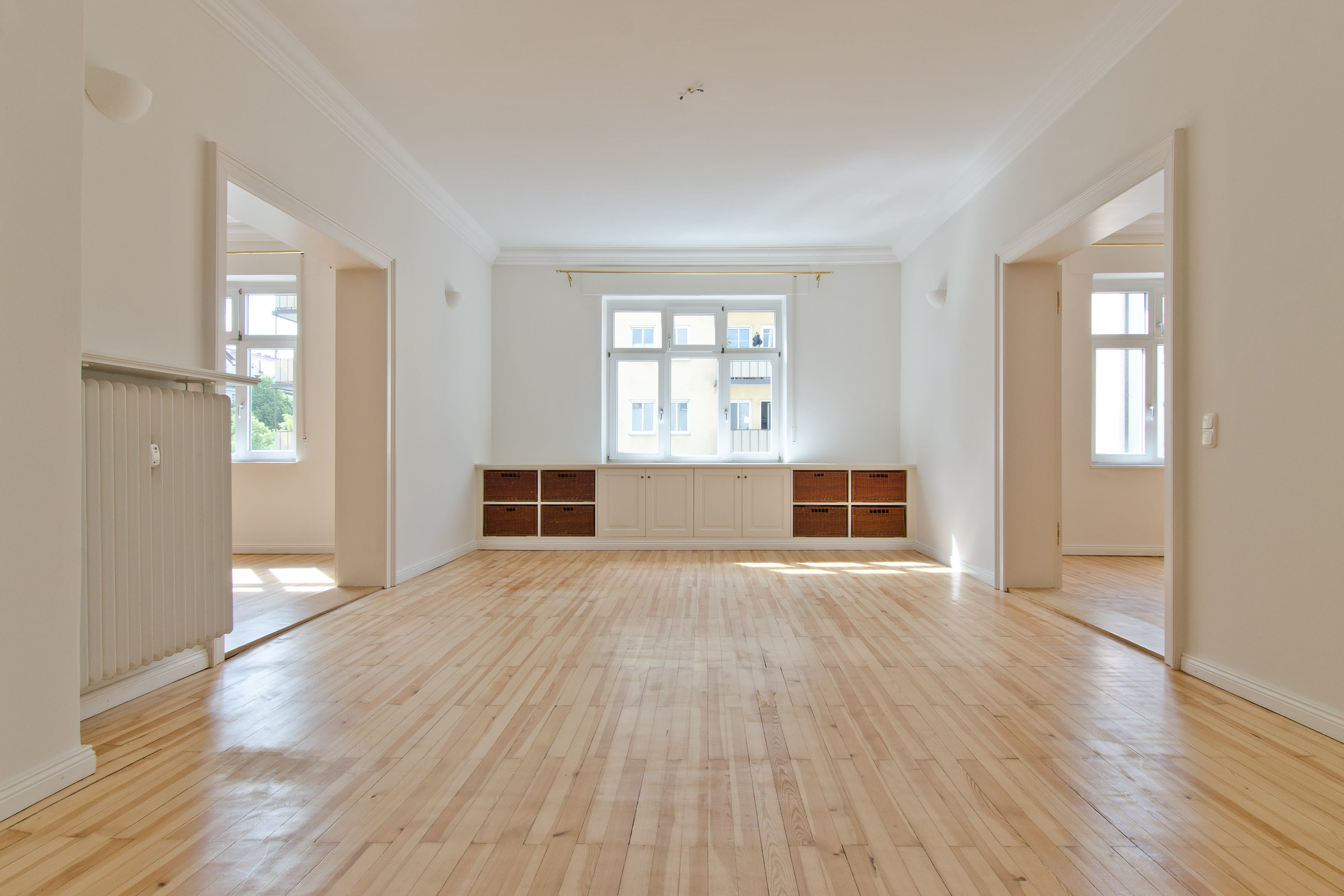 Stilvolle, sehr geräumige 5ZimmerAltbauwohnung mit Balkon und neuem Bad