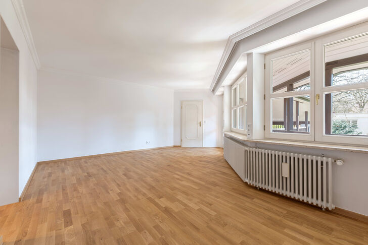 Masterschlafzimmer mit Balkon