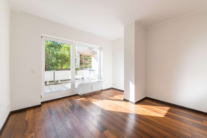 Another room leading to the patio