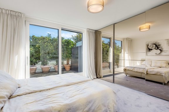 Elegantes Masterschlafzimmer