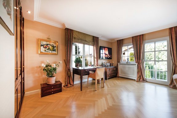 Lichterfüllter Arbeitsbereich