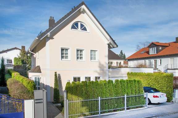 Repräsentative Außenansicht